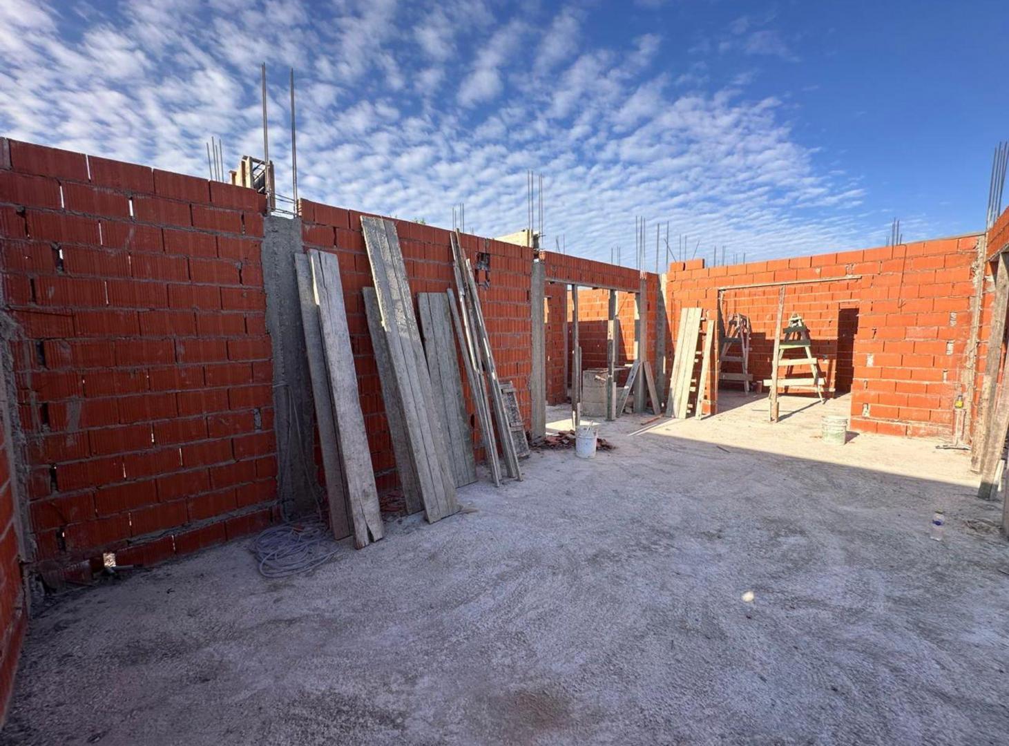 Foto de VENTA CASA 5 AMB 2 PLANTAS LOTE CENTRAL PISCINA, imagen 5