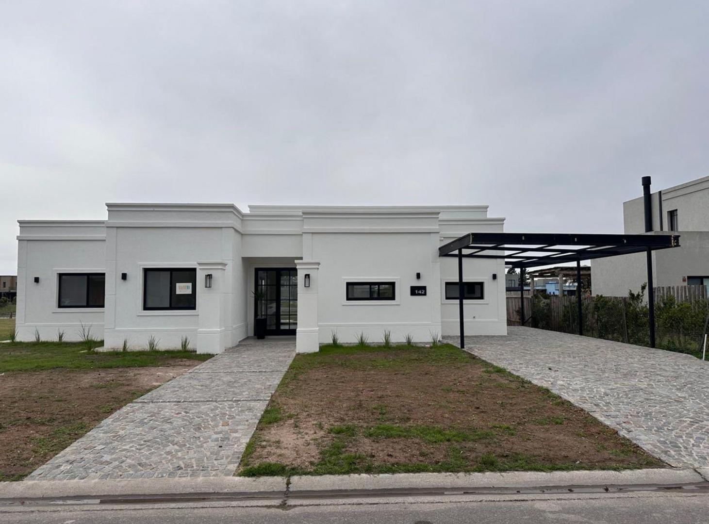 Foto de VENTA CASA 5 AMB AL AGUA ESTILO FRANCES MODERNO, imagen 2