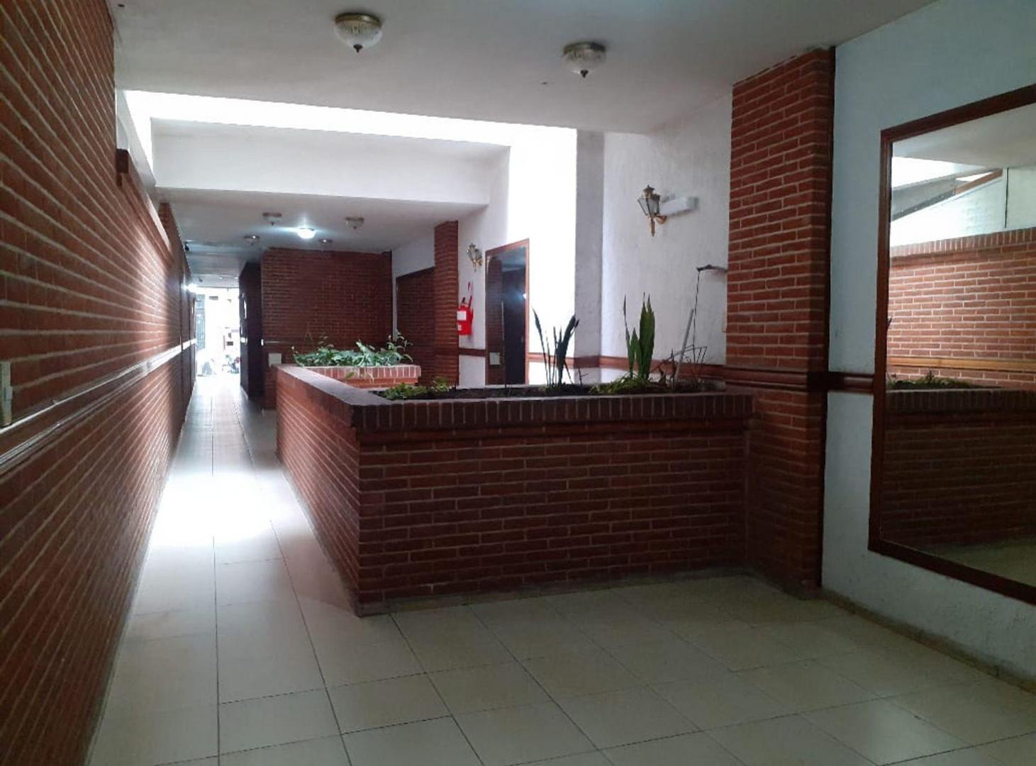 Foto de DEPTO 2 AMB EN VENTA c/ COCHERA y BALCÓN, imagen 3