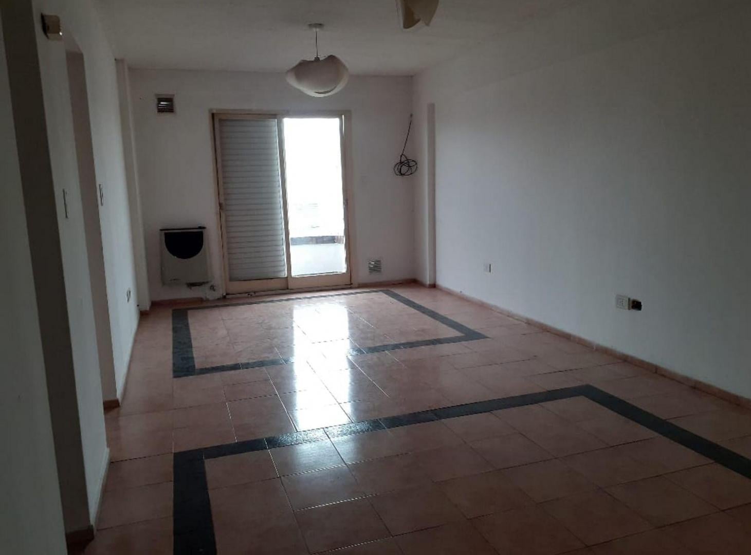 Foto de DEPTO 2 AMB EN VENTA c/ COCHERA y BALCÓN, imagen 2