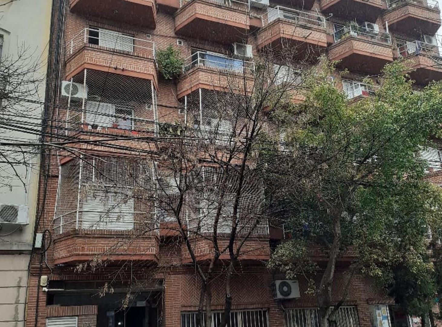 Foto de DEPTO 2 AMB EN VENTA c/ COCHERA y BALCÓN, imagen 1