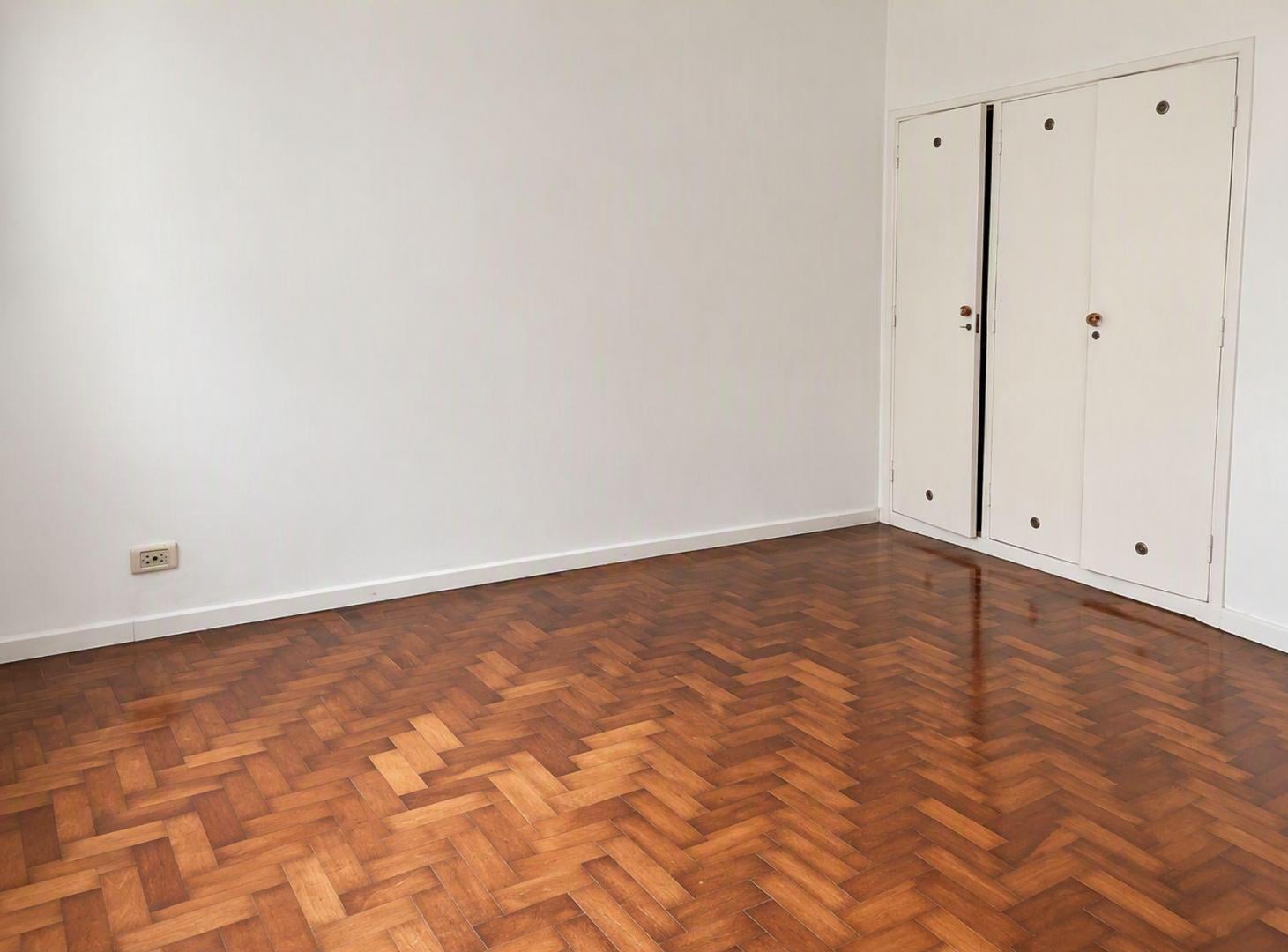Foto de VENTA AMPLIO 2 AMBIENTES, 2DO PISO POR ESCALERA, imagen 4