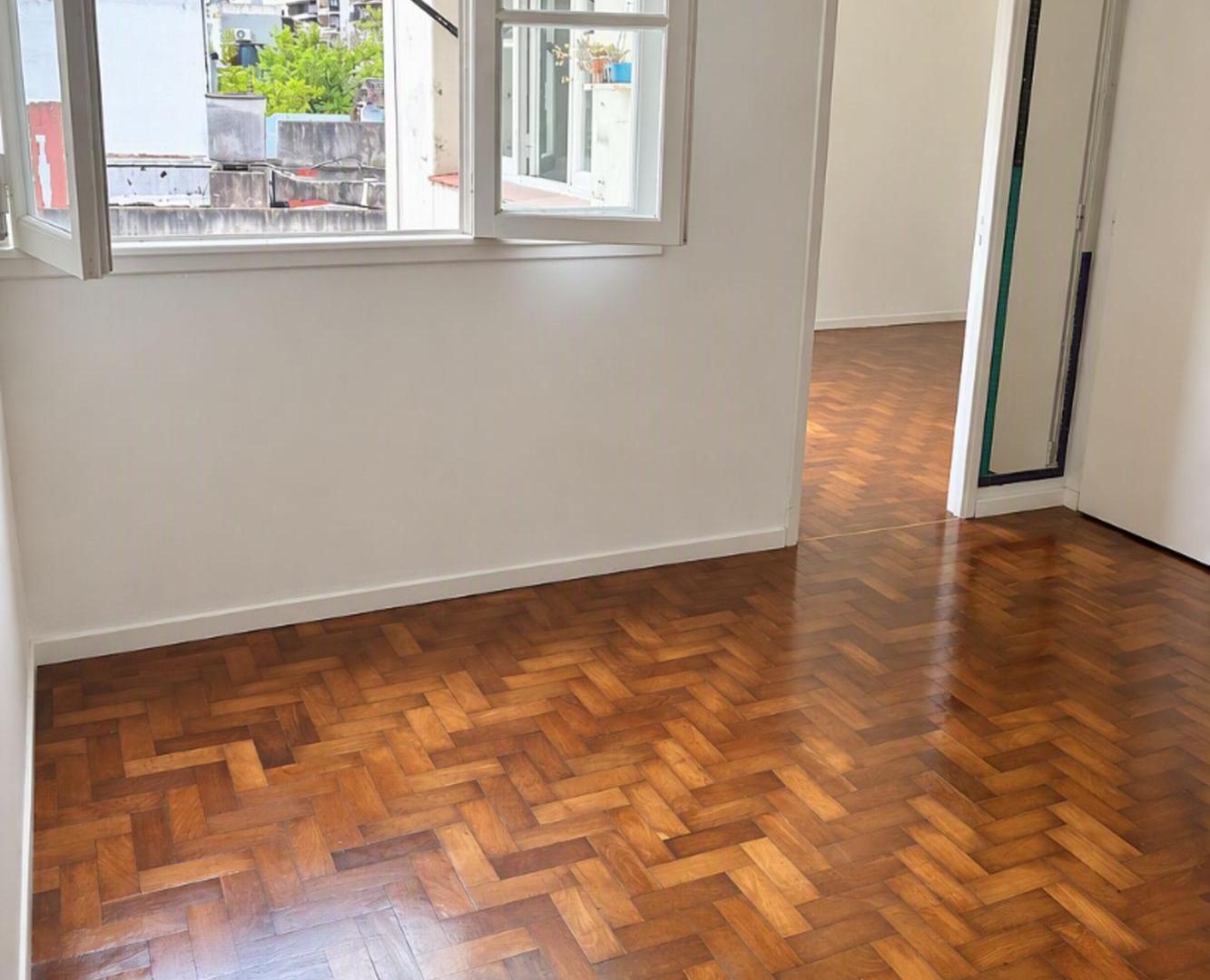 Foto de VENTA AMPLIO 2 AMBIENTES, 2DO PISO POR ESCALERA, imagen 3