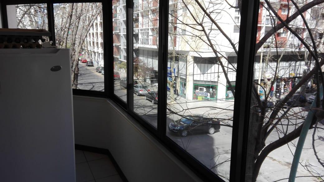 Foto de VENTA DE EXCELENTE PISO DE 4 AMBIENTES TODO EXTERNO 140 M2 EN E. RÍOS Y, imagen 2