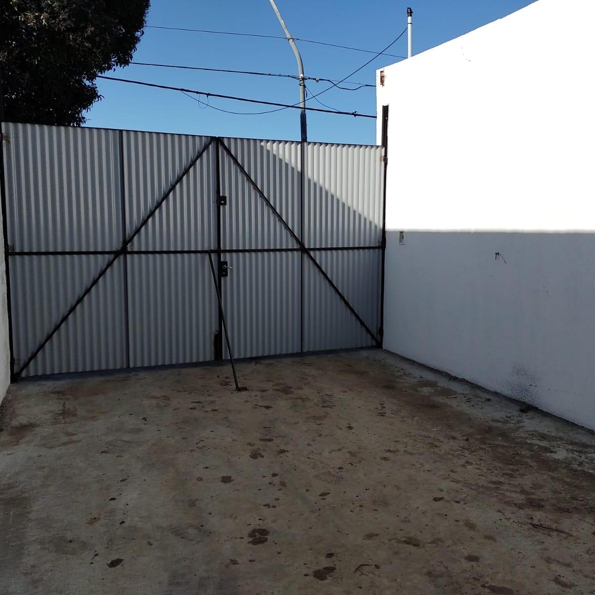 Galpón a Nuevo de 100 m² Más Local de 35 m² Sobre Av Comercial 2