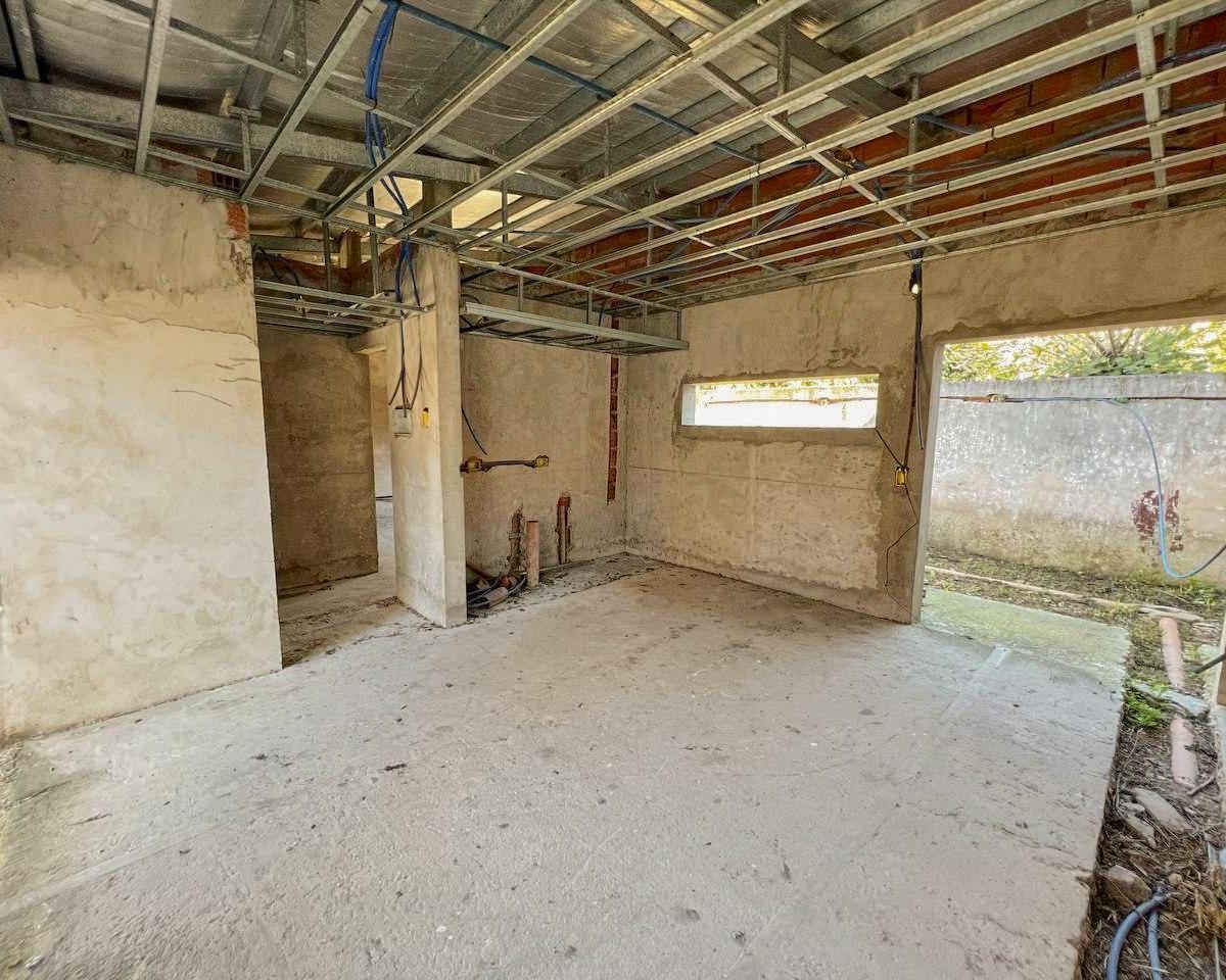 Foto de TERRENO CON 400 M2 CONSTRUIDOS EN EXCELENTE BARRIO, imagen 5