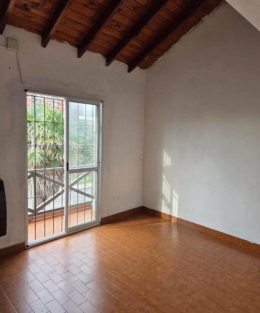 24 MESES !!. IMPECABLE PH DE 2 AMBIENTES CON ESPACIO DE COCHERA, A LA CALLE EN EXCELENTE UBICACIÓN 2