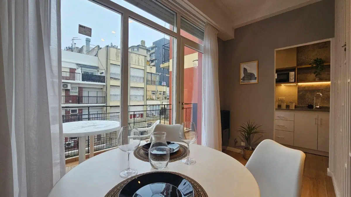 EXCELENTE MONOAMBIENTE EXTERNO C/BALCÓN TERRAZA, TODO A NUEVO, 30 M2. EN PLENO MICROCENTRO 3