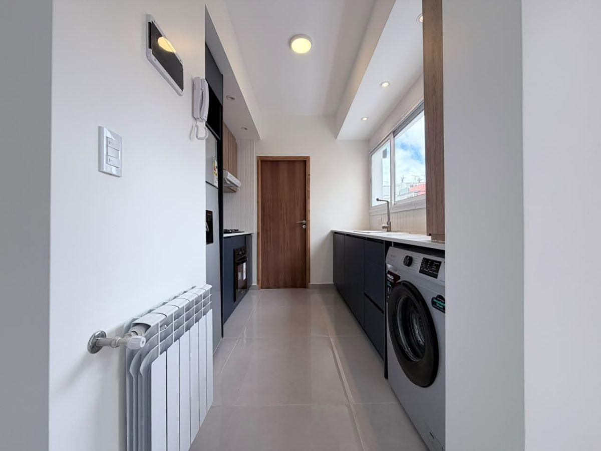 Foto de EXCELENTE Y AMPLIO 3 AMBIENTES A LA CALLE CON DOBLE BALCÓN, 76 M2, imagen 3