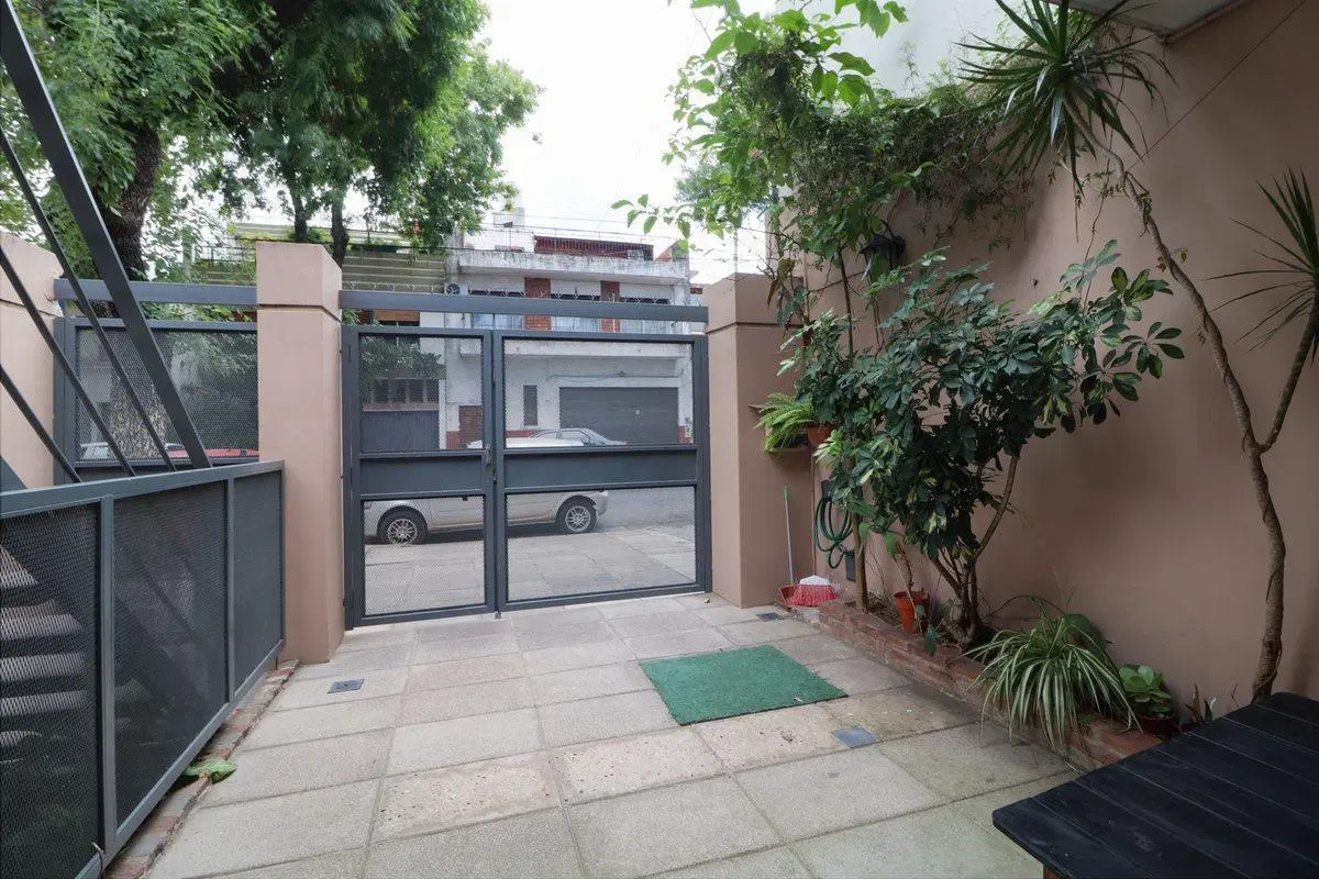 VENTA PH - 2 AMB - MONTE CASTRO - PATIO Y COCHERA 2