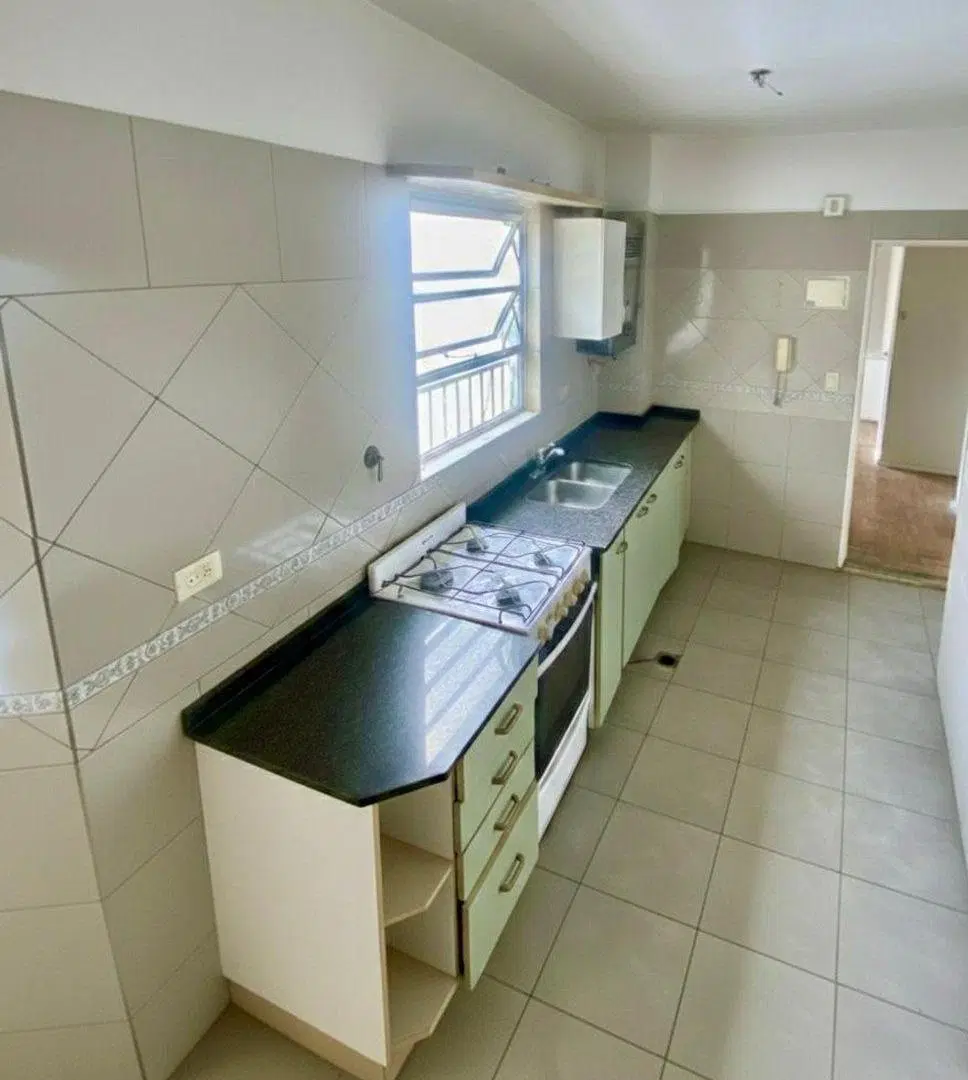 VENTA DE PISO 4 AMB. REFACCIONADO - COLEGIALES 3