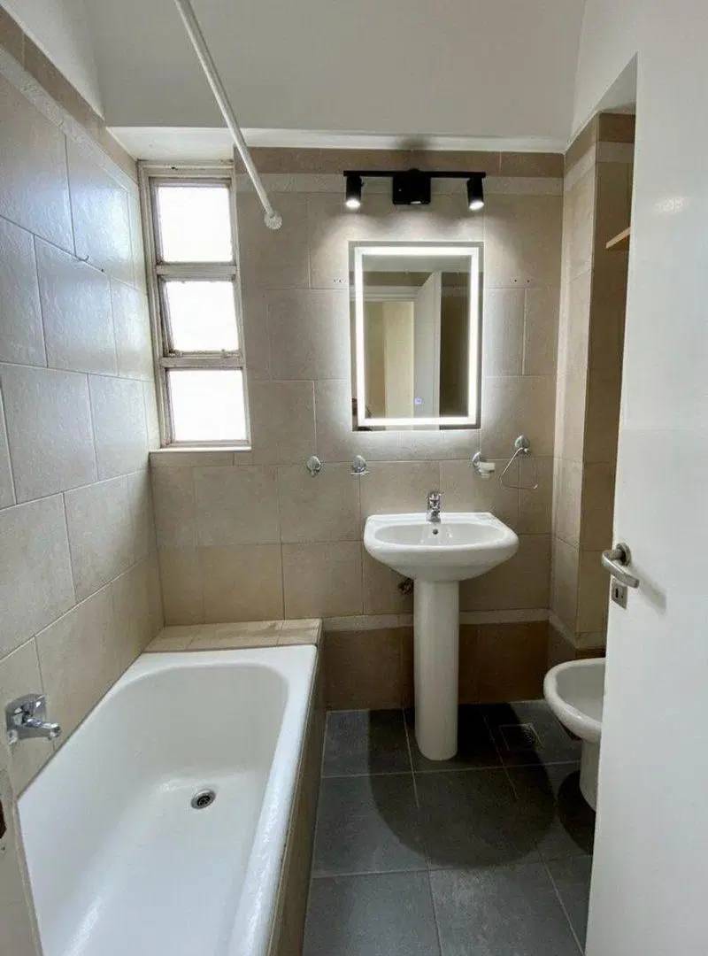 VENTA DE PISO 4 AMB. REFACCIONADO - COLEGIALES 4
