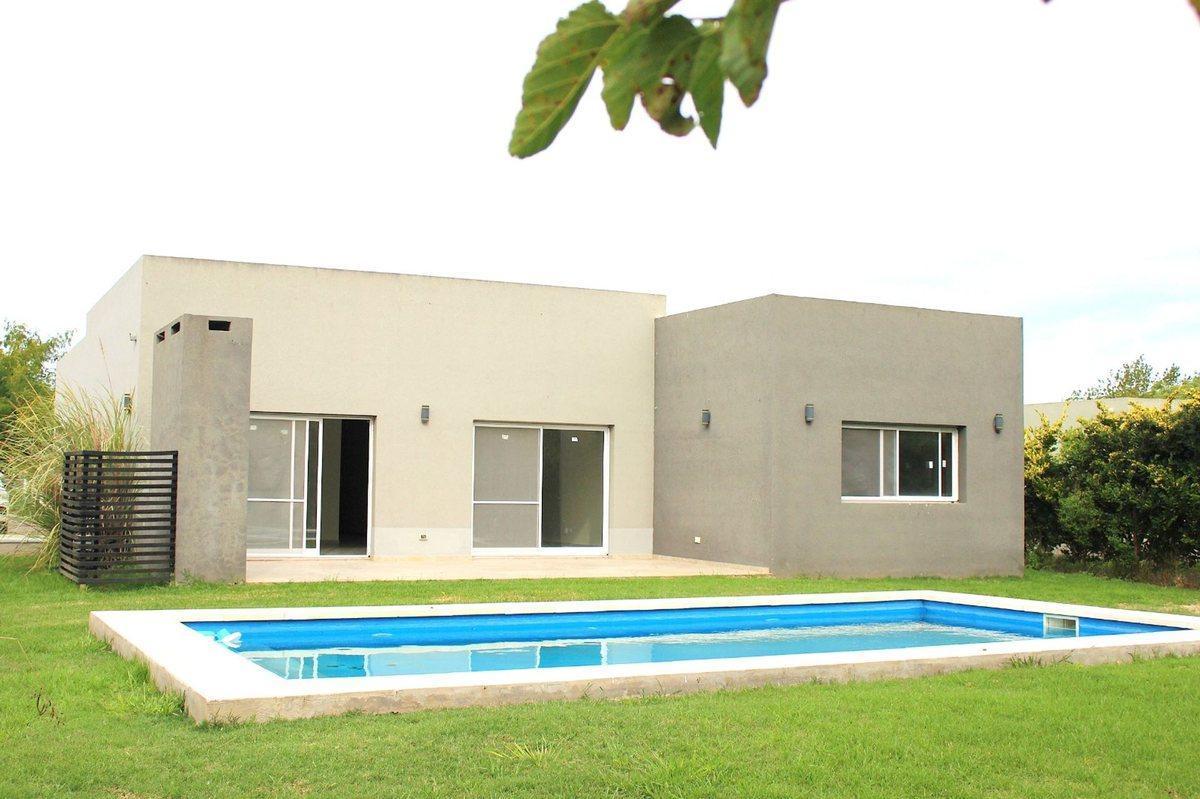 EL CANTON, BARRIO NORTE. Casa Country con Piscina