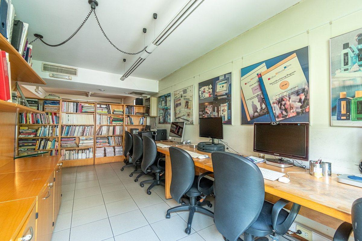OFICINA LISTA PARA OPERAR - PISO de 100 m²