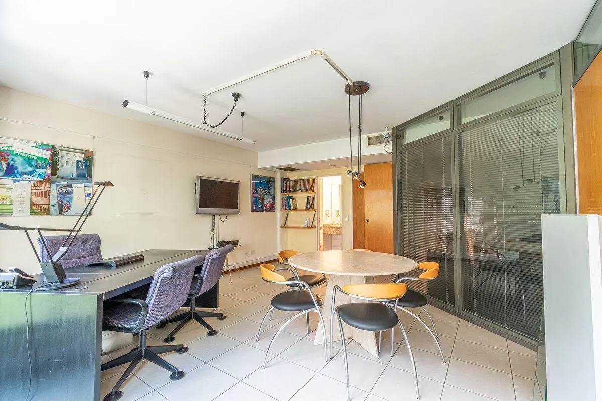 OFICINA LISTA PARA OPERAR - PISO de 100 m² 5