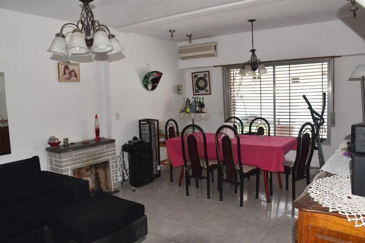 VENTA DE CHALET Y DOS MONOAMBIENTES.- 3