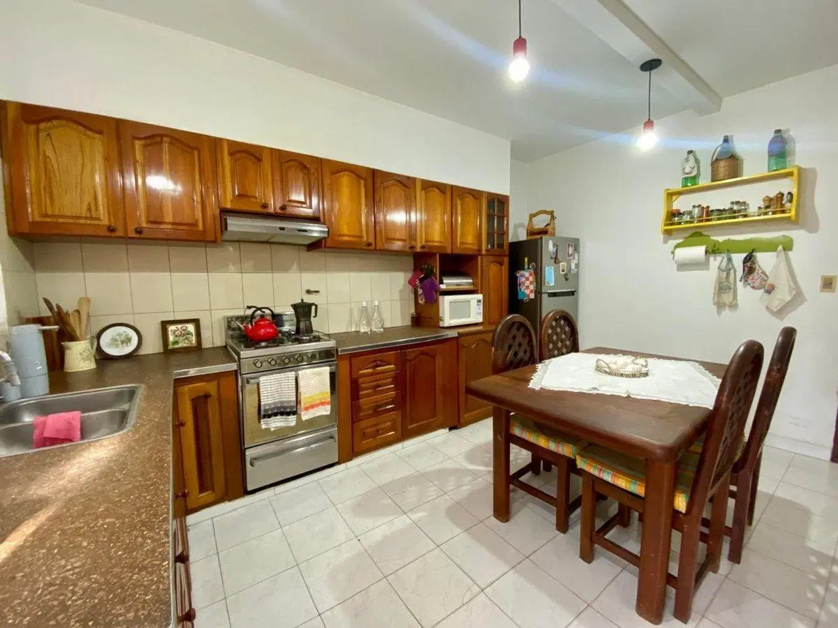 VENTA DE MUY LINDA CASA 4 AMBIENTES EN LAFERRERE 5