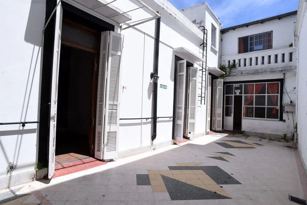 VENTA  Casa apta comercial en Barracas 3