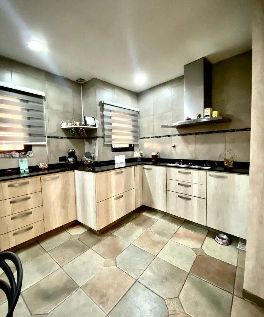 VENTA HERMOSA CASA - DOS PLANTAS - VILLA LUZURIAGA 2
