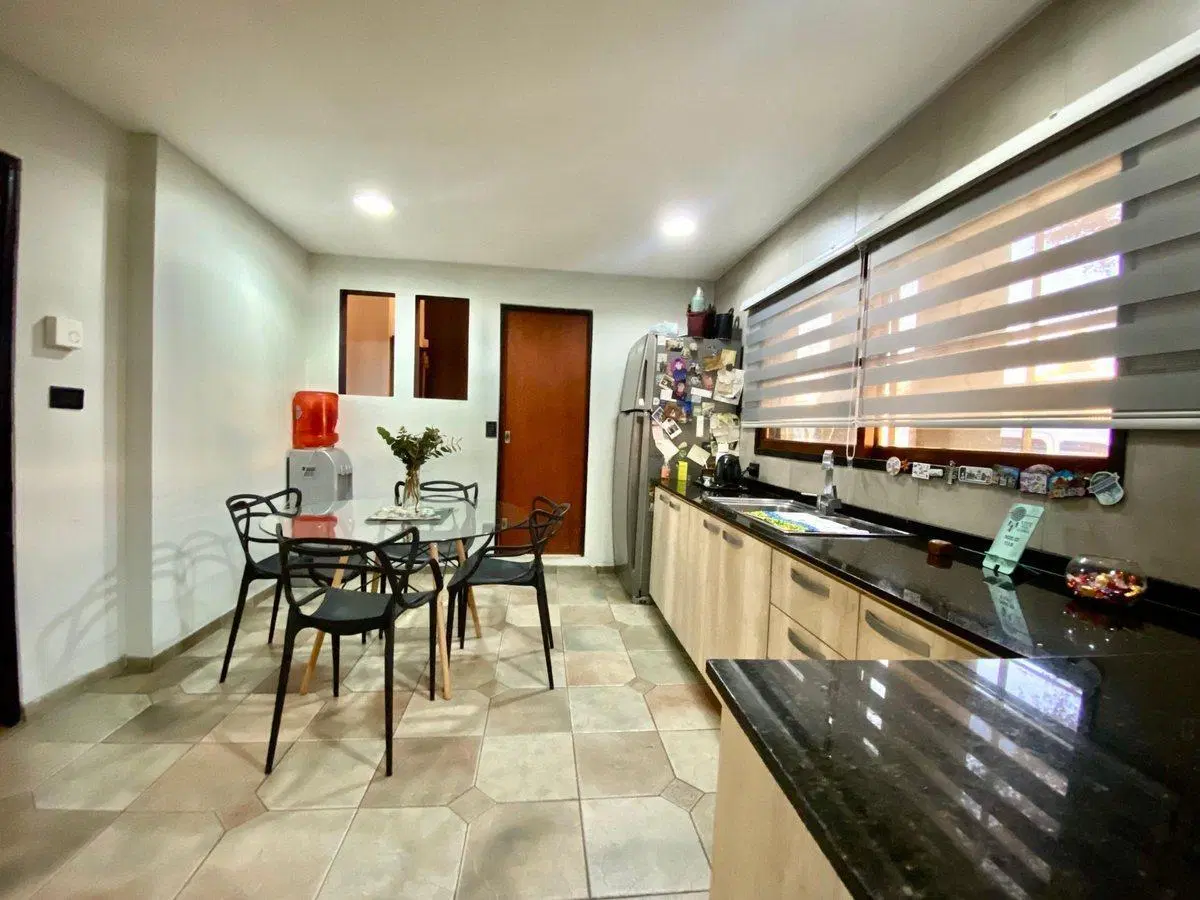 VENTA HERMOSA CASA - DOS PLANTAS - VILLA LUZURIAGA 4