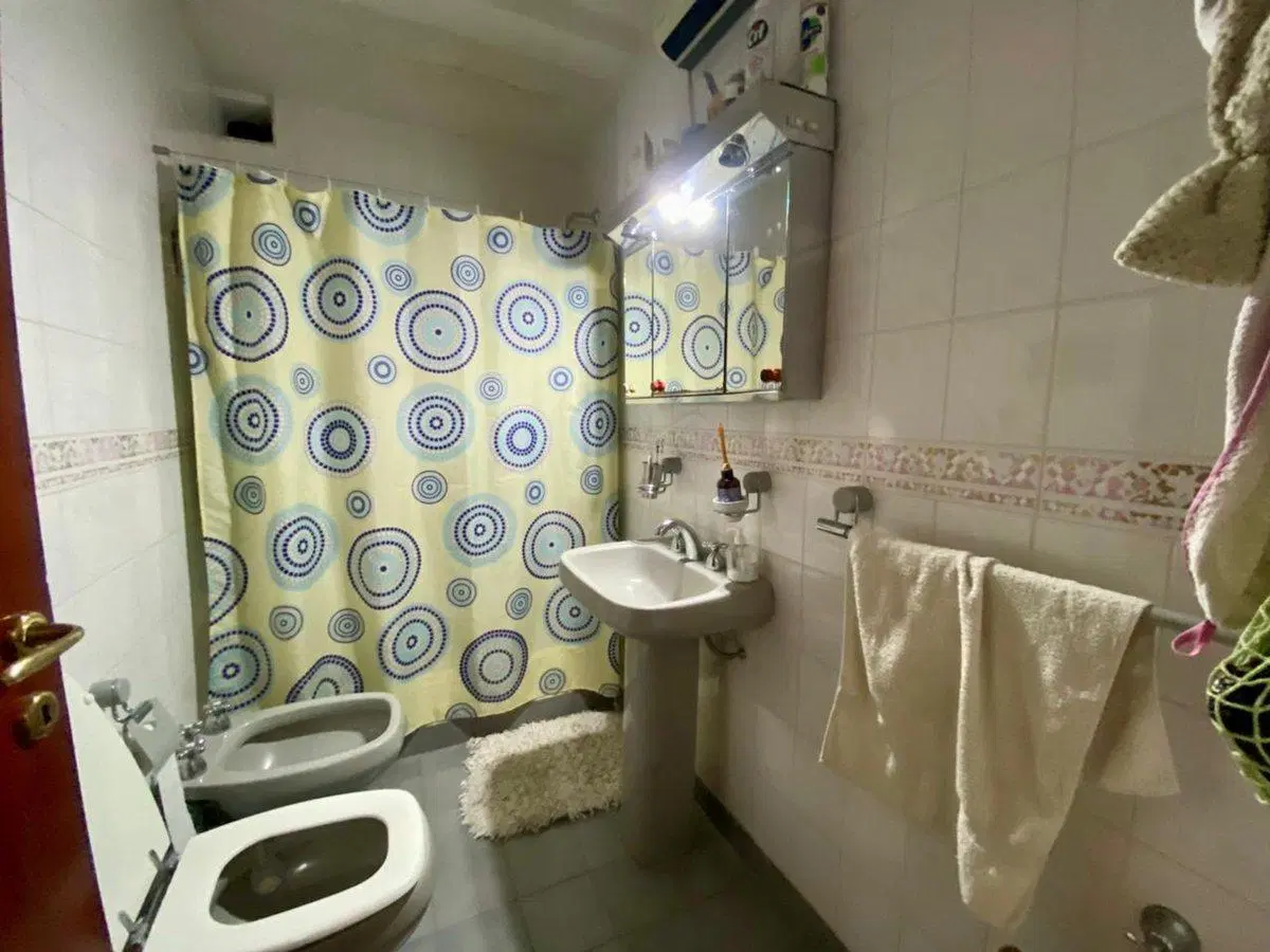 VENTA DE HERMOSA CASA 5 AMBIENTES EN VILLA CELINA 3