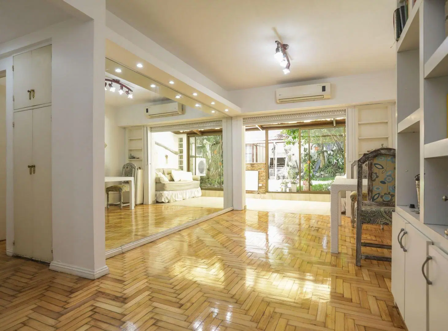 Venta departamento 4 ambientes/pileta propia. 2