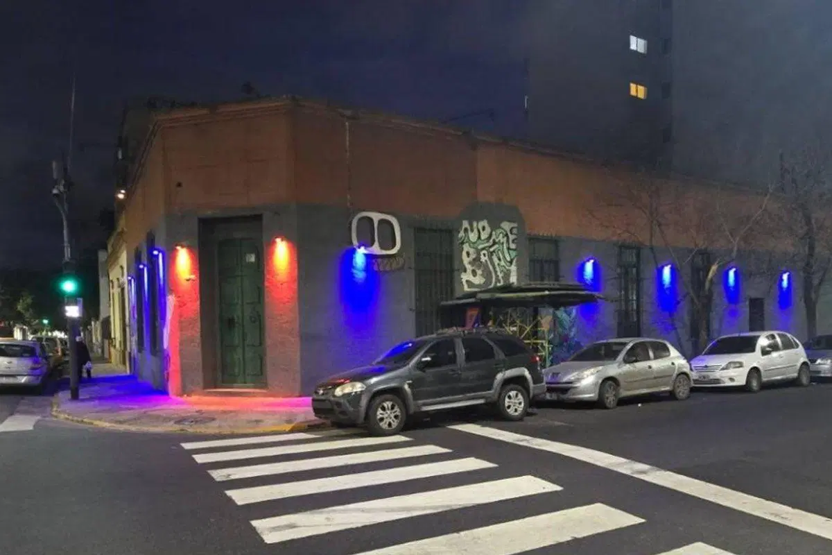 VENTA LOCAL EN ESQUINA con IMPORTANTE RENTA 3