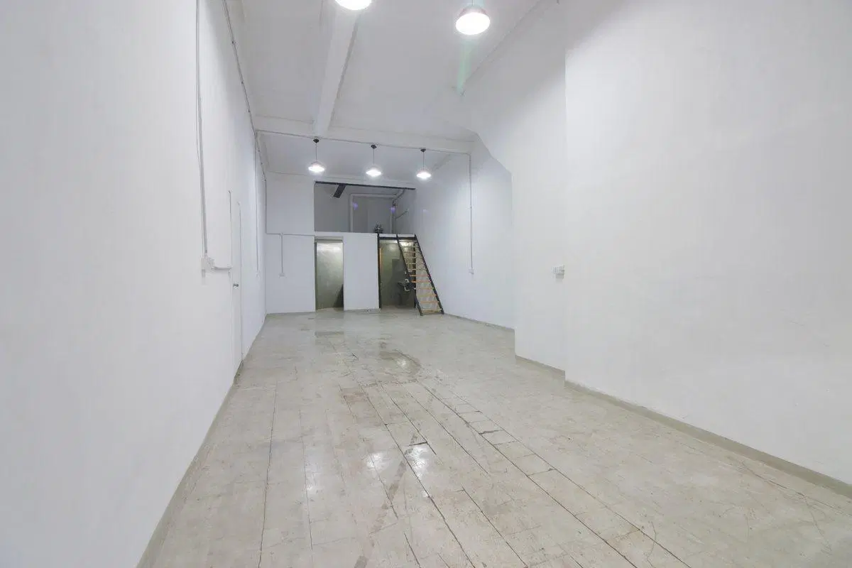 VENTA LOCAL Planta Baja y Sótano en CONSTITUCION 2