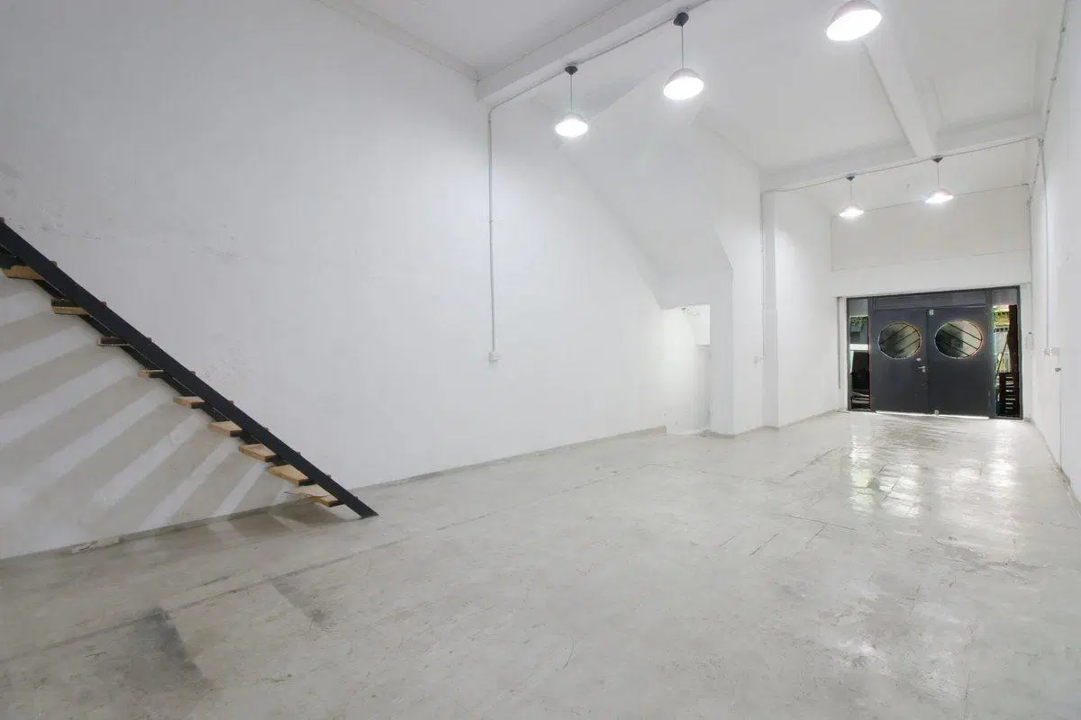 VENTA LOCAL Planta Baja y Sótano en CONSTITUCION 5