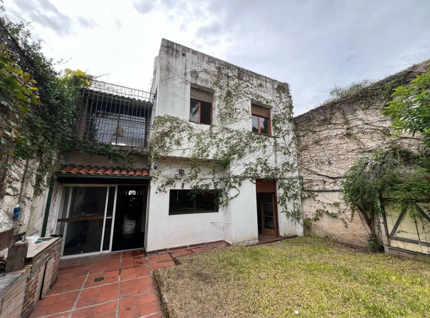 VENTA CASA 5/6 AMB CON JARDÍN COGHLAN 3