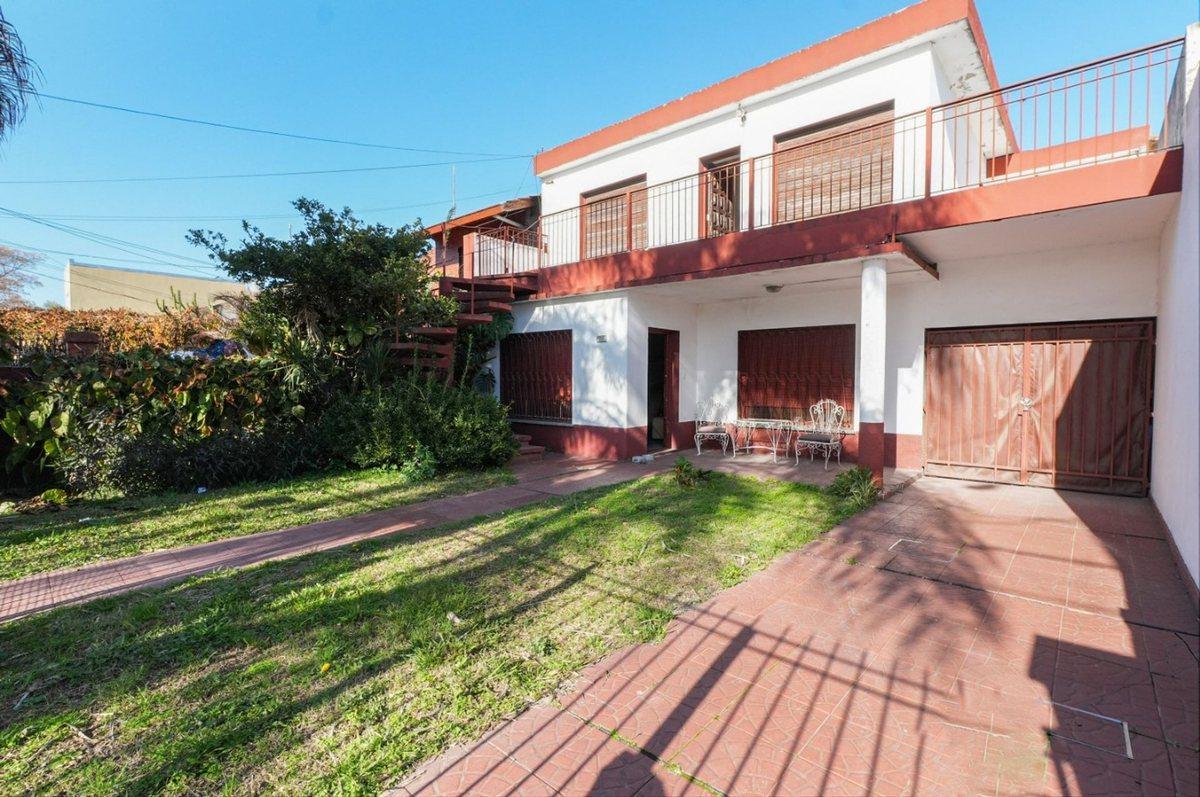 VENTA - CASA MULTIFAMILIAR CON JARDIN - PADUA
