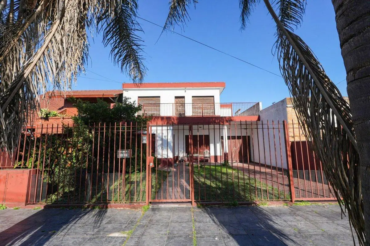 VENTA - CASA MULTIFAMILIAR CON JARDIN - PADUA 4