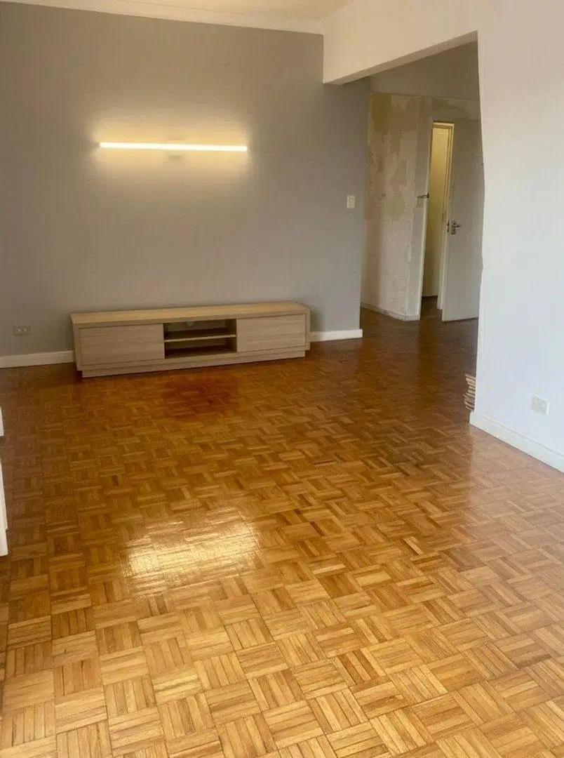 VENTA DE PISO 4 AMB. REFACCIONADO - COLEGIALES 4