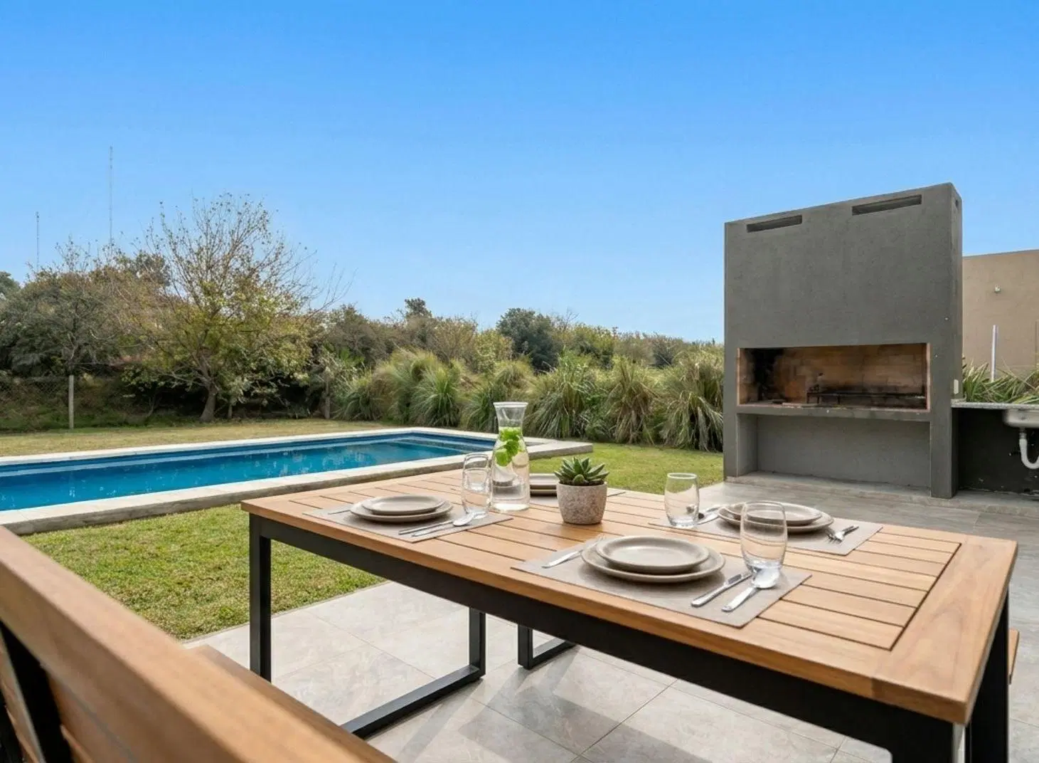 EL CANTON, BARRIO NORTE. Casa Country con Piscina 8