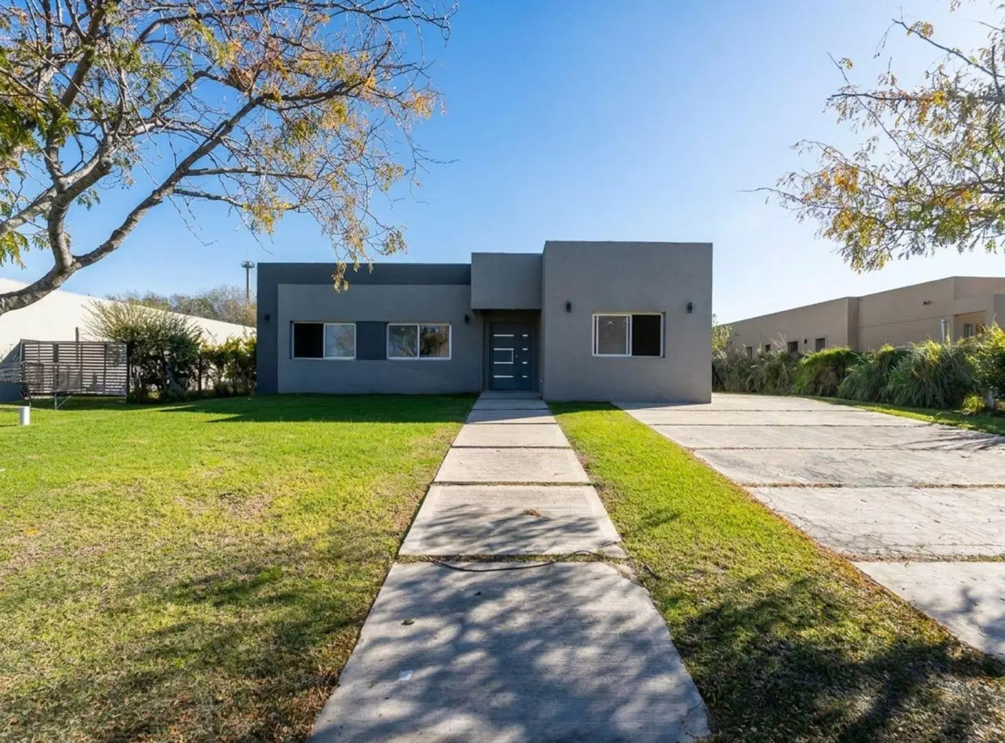EL CANTON, BARRIO NORTE. Casa Country con Piscina 4