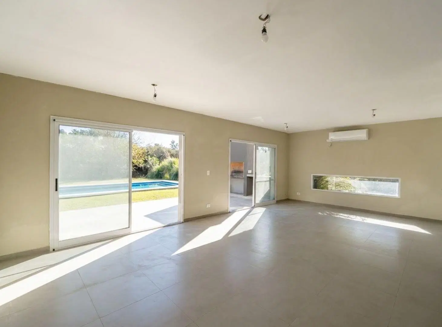 EL CANTON, BARRIO NORTE. Casa Country con Piscina 5