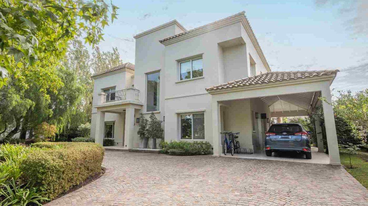 VENTA CASA AL LAGO EN LA ISLA, NORDELTA - 501 m²