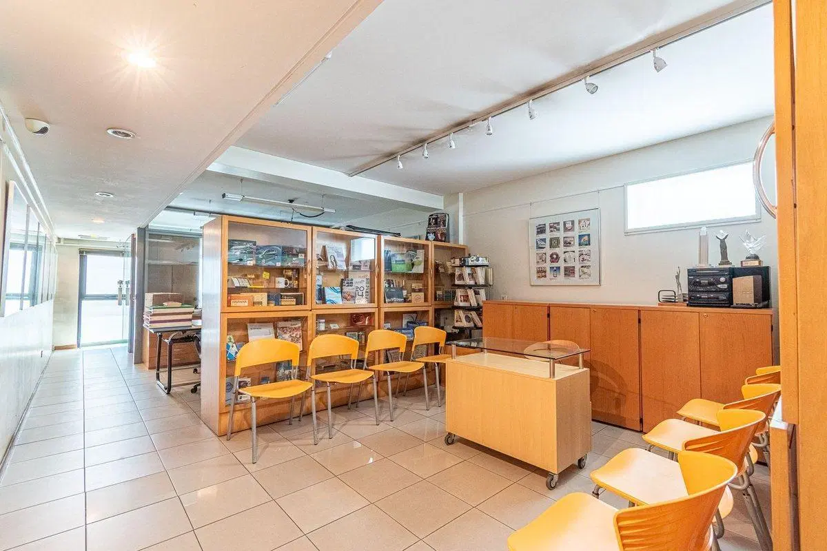 OFICINA LISTA PARA OPERAR - PISO de 100 m² 3