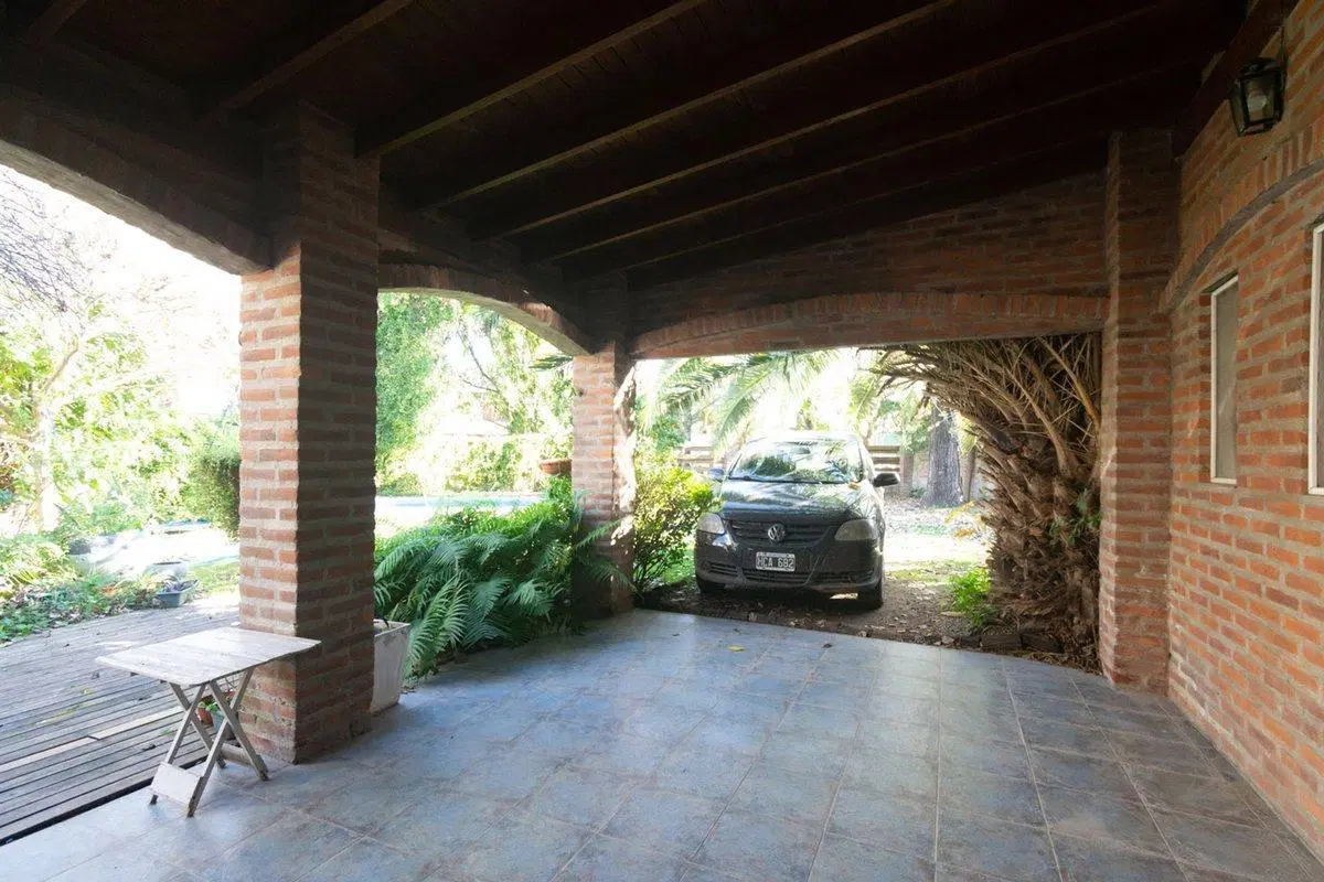 Se vende excelente casa estilo finca Paso del Rey 3