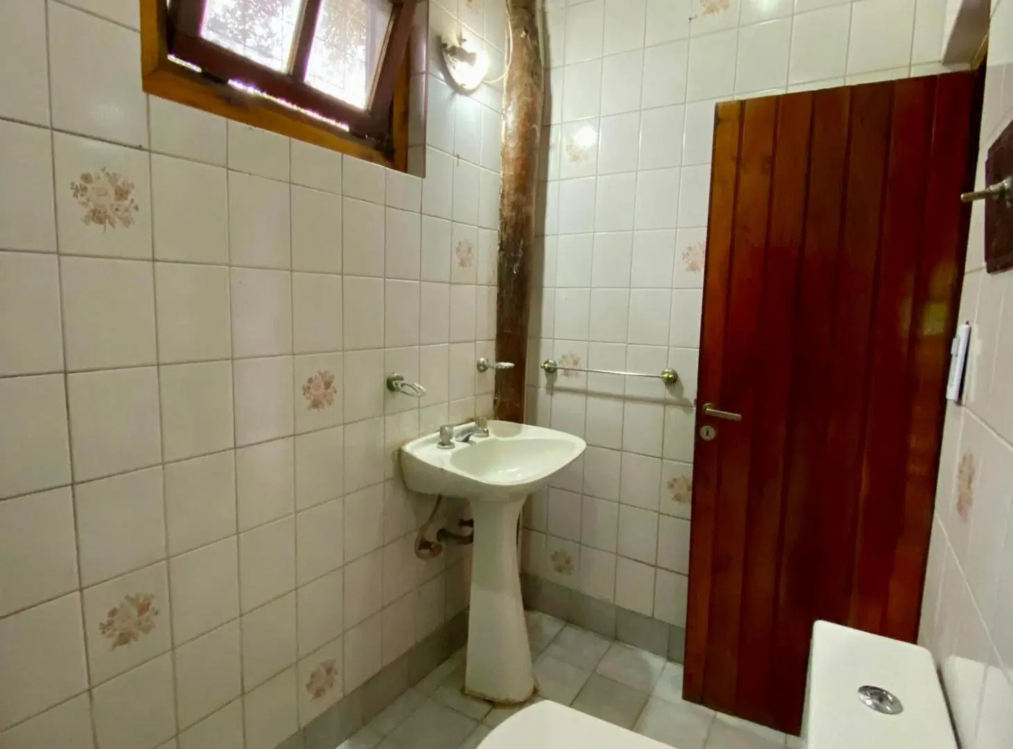 VENTA DE ENORME PROPIEDAD TIPO CABAÑA EN LAFERRERE 8