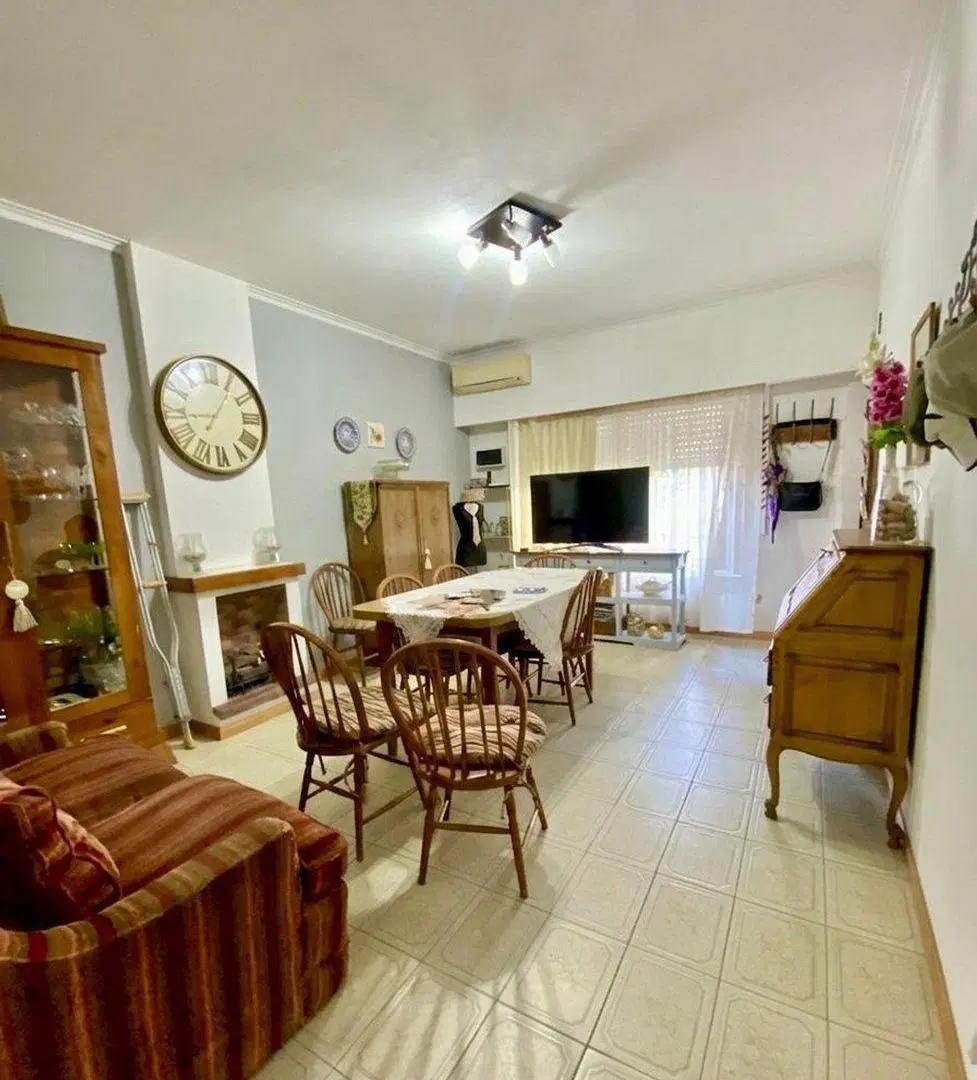 VENTA DE MUY LINDA CASA 4 AMBIENTES EN LAFERRERE 2