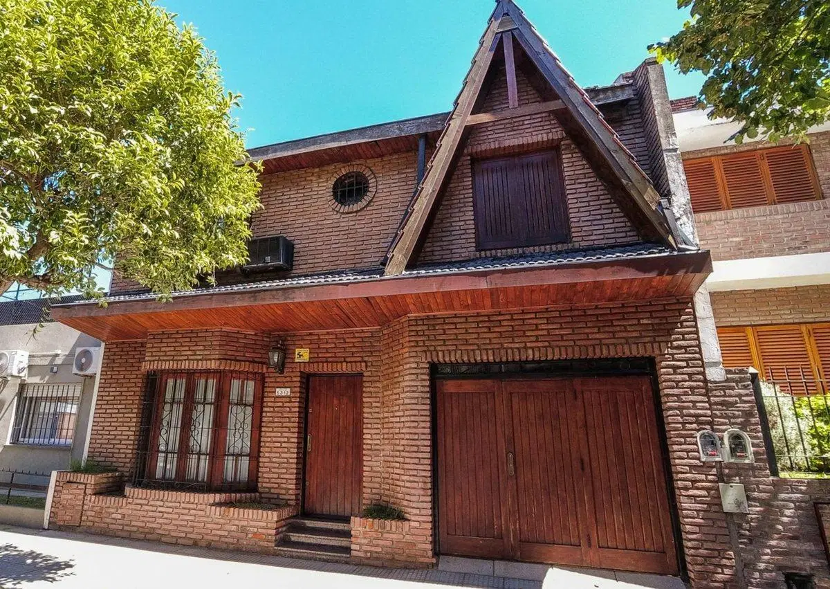 VENTA - CASA TIPO CHALET 5 amb Patio y Cochera 3