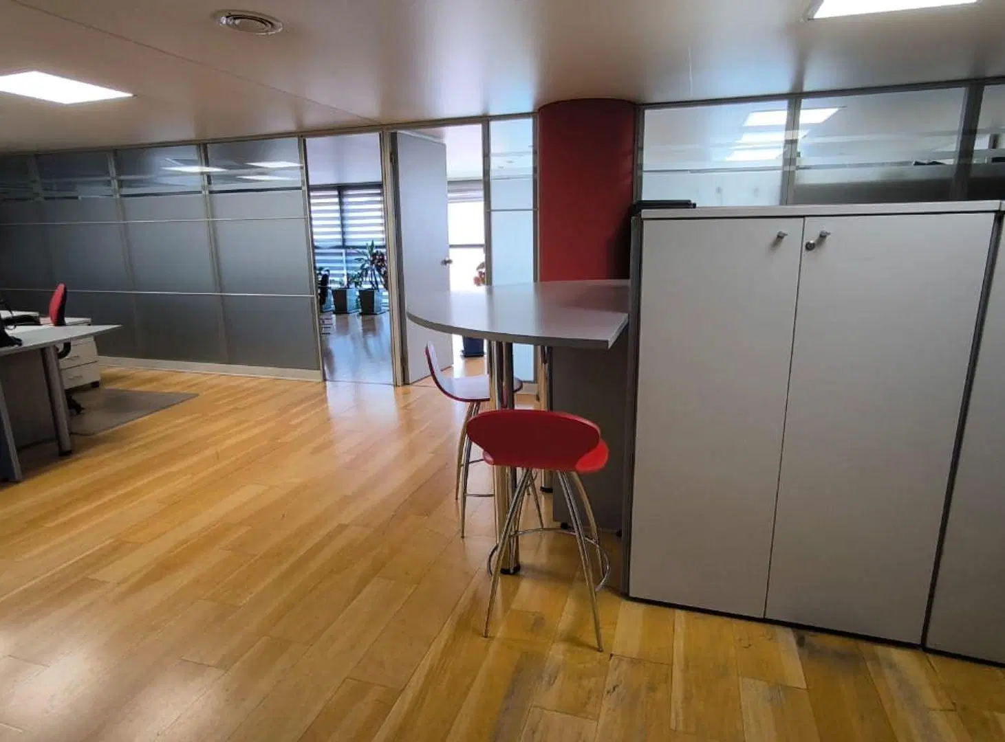 VENTA OFICINA 295 m2 EN PLANTA 8 COCHERAS 4