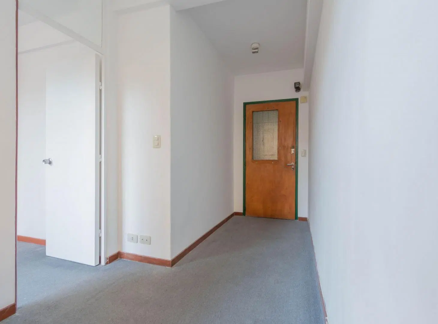 VENTA OFICINA CON COCHERA FIJA - ZONA TRIBUNALES. 2