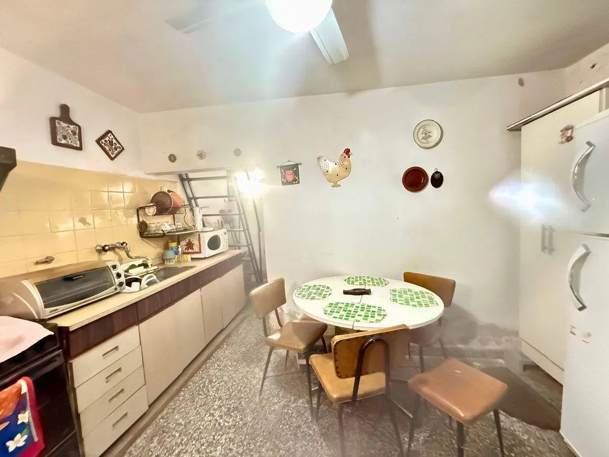 VTA. CASA EN ESQUINA–IDEAL P/ ACTUALIZAR-BENAVIDEZ 5