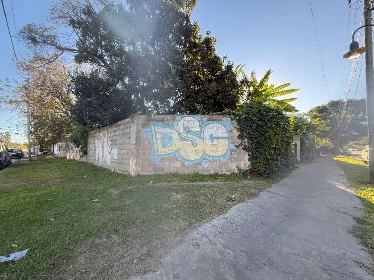 VTA. CASA EN ESQUINA–IDEAL P/ ACTUALIZAR-BENAVIDEZ 4