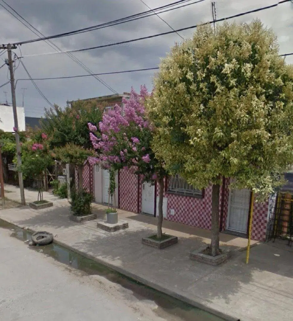 VENTA CASA 3 AMBIENTES C/ GRAN SUPERFICIE DE FONDO 3