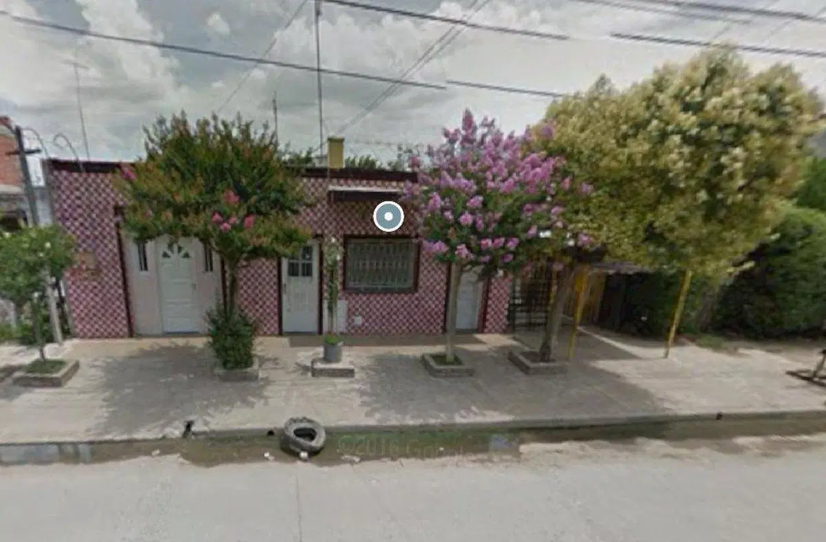 VENTA CASA 3 AMBIENTES C/ GRAN SUPERFICIE DE FONDO 2