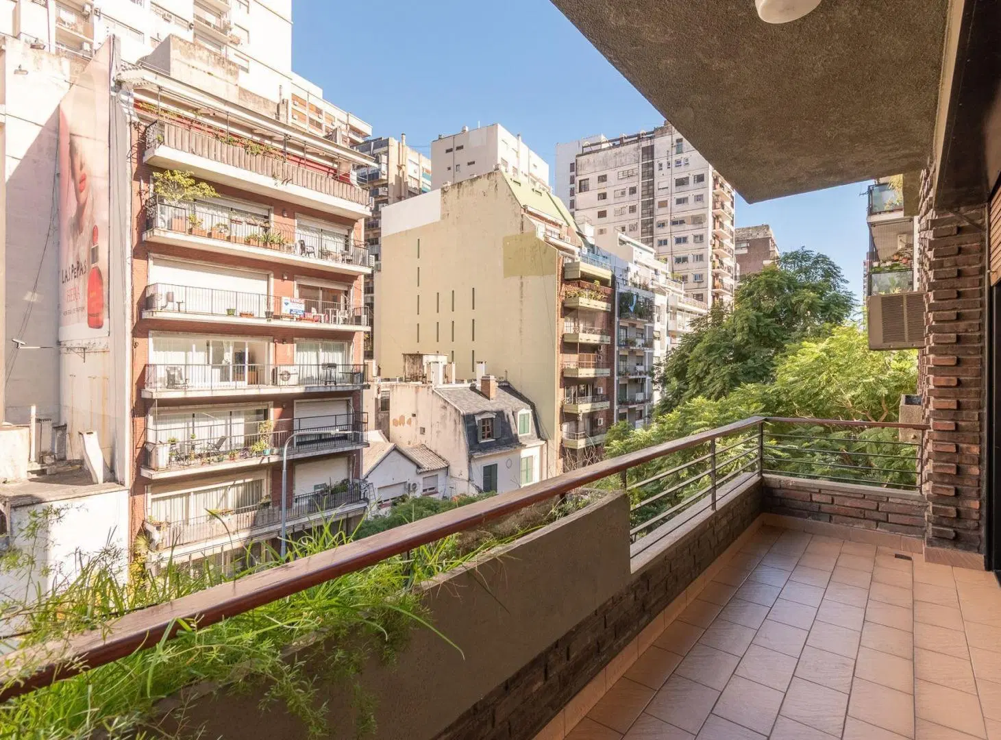 Piso Alto - 4 Amb. c/Dep. Balcón y Cochera Espacio 2