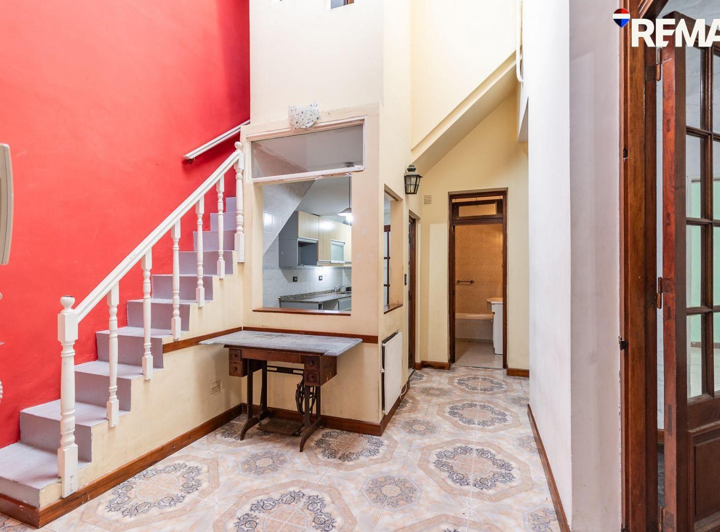 Foto de VENTA ESPECTACULAR CASA 4 AMBIENTES EN PATERNAL, imagen 2